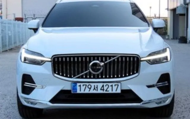 XC60(2세대) B5 AWD 얼티메이트 브라이트 볼보 2023/07 19,885km